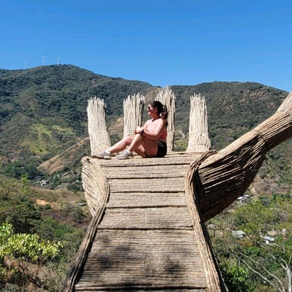 Meet your Posher, Nicole - Picture 1 of 1